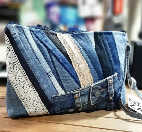 FAMOSINHA CLUTCH