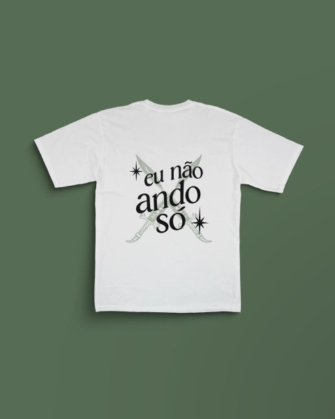 Camiseta Oversized | Eu não ando só - comprar online
