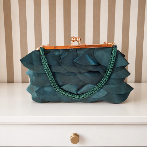 Clutch Pétalas de Cetim