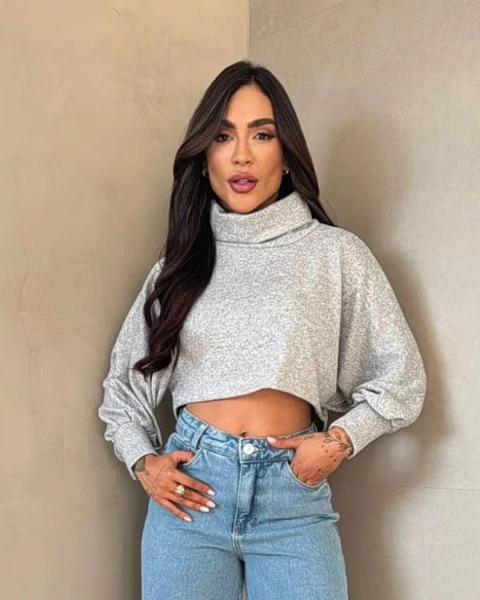Cropped Becca na internet