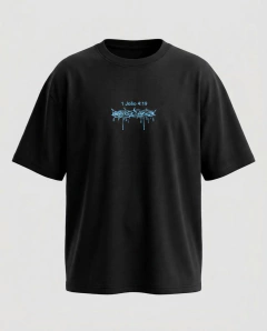 Camiseta Oversized Premium - Nós Amamos Porque Ele Nos Amou Primeiro