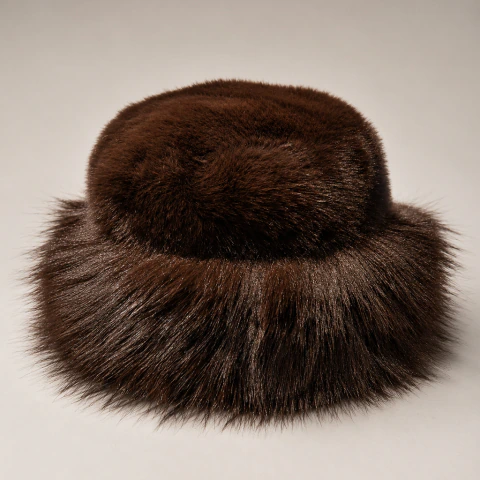 GORRO CON PIEL CHOCOLATE