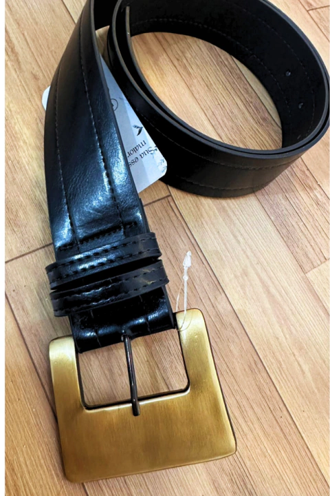 Cinto Feminino Grosso Preto com Fivela Dourada