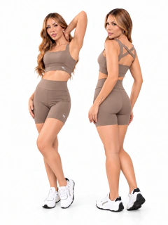 Conjunto Top e Short Cintura Alta Básico na internet