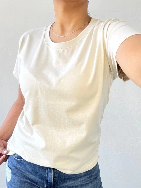 Remera Camila Cuello Redondo - comprar online