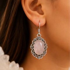 Brinco em Prata Indiana com Quartzo Rosa Suave - O Cristal que Vibra Amor e Harmonia