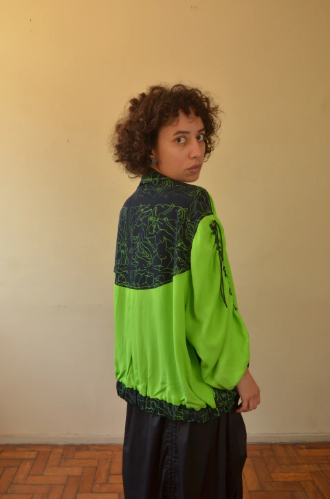 Jaqueta Franzido Eu Sou a Monstra Verde Fluorescente - comprar online