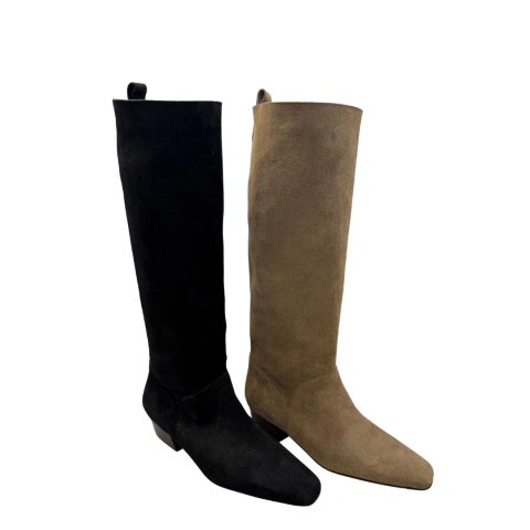 Bota de cuero gamuzado de punta cuadrada con suela de cuero