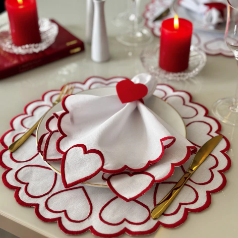 Conjunto Completo Linho Branco Bordado Corações 2 Lugares - 6 peças