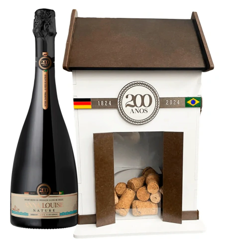 Kit Espumante Anna Louise Nature 750ml + Porta-Rolhas Casinha Enxaimel
