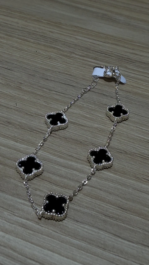 Pulsera de Plata 925 con Motivos de Trébol en Onix Negro