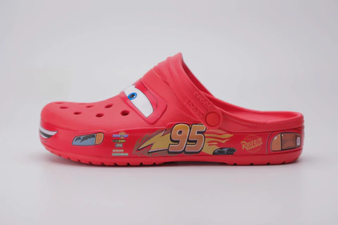 Crocs Classic Clog x The Cars Lightning McQueen Red - comprar online