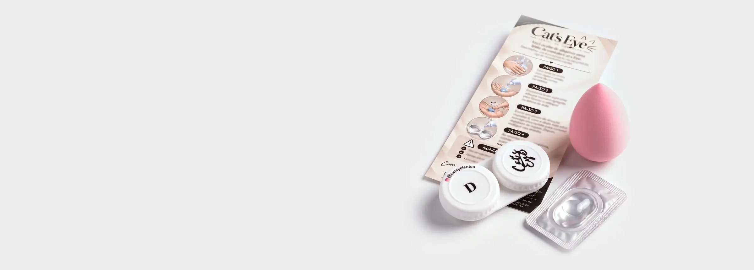 Estojo de lentes branco da Cat's Eye, manual de cuidados, esponja de maquiagem rosa e blister lacrado da lente