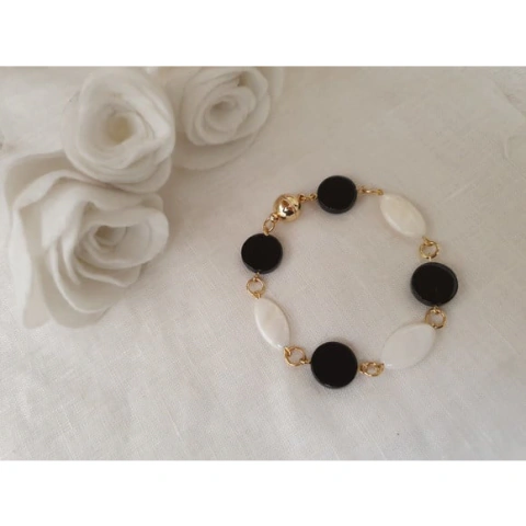 Pulseira de Pedra Natural Onix e Madrepérolas