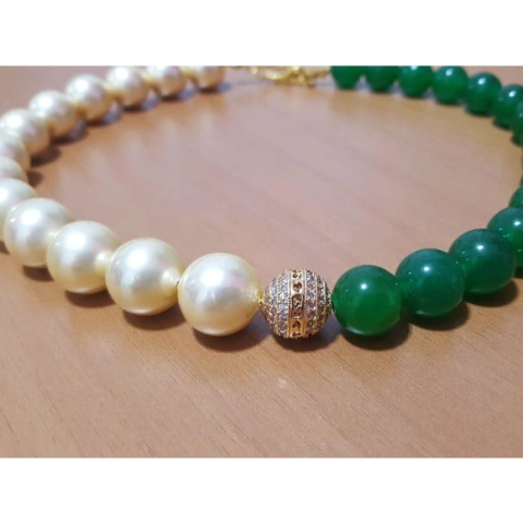 Colar de Pérolas Champagne e Pedras Naturais Jade Verde