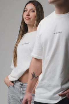 Remera Voided basic crudo en internet