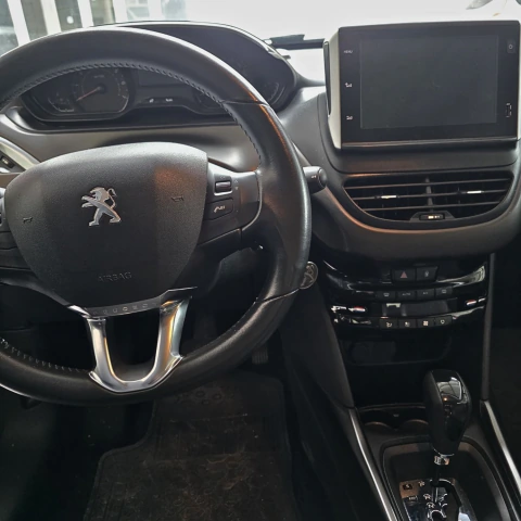 Peugeot 2008 Feline At 2021 - foto 2