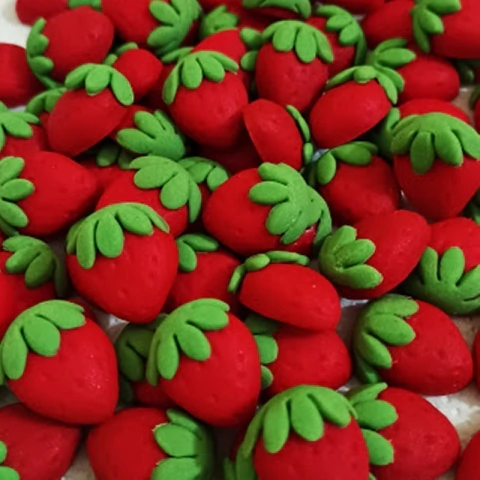 Box 25 Apliques de açúcar moranguinho para decorar brigadeiros e trufas