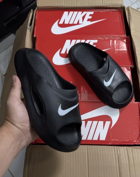 Chinelo NIKE nuvem preto 8