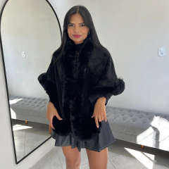 Poncho Luxo Acabamento em Pelos
