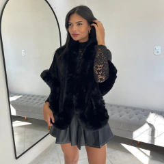 Poncho Luxo Acabamento em Pelos