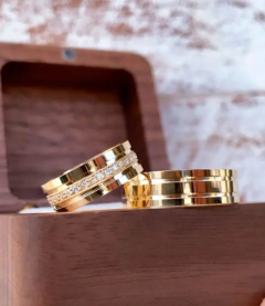 Par De Alianças Ouro 18k Quadrada 6mm Com Diamante 9g Al1806 - comprar online