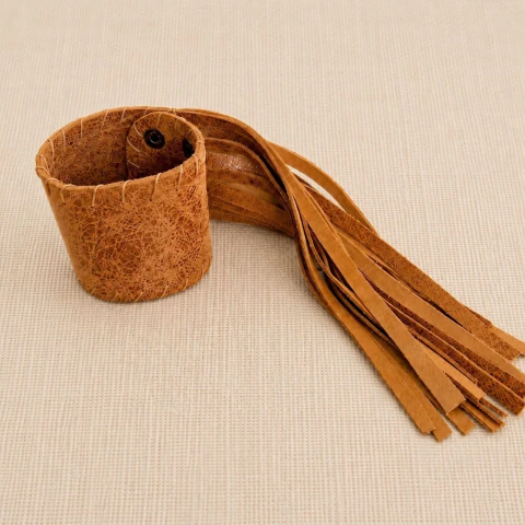 Brazalete flecos camel - comprar online