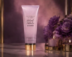 Victoria’s Secret Velvet Petals Shimmer Loção Perfumada 236ml