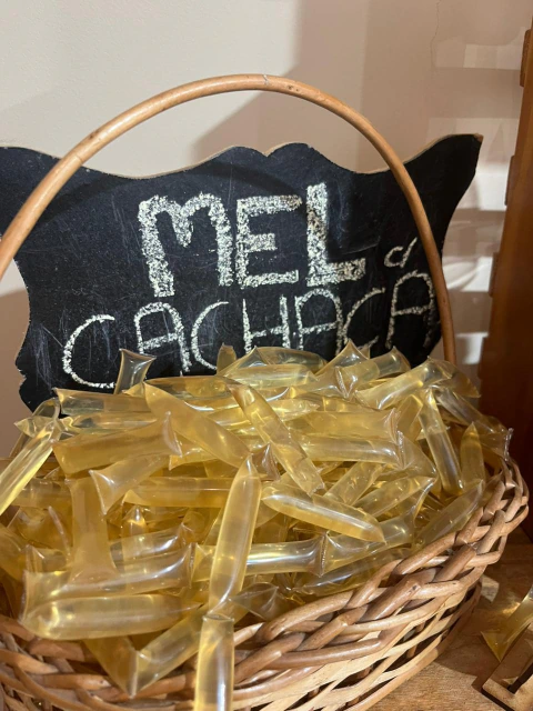 Tirinha de Mel Com Cachaça