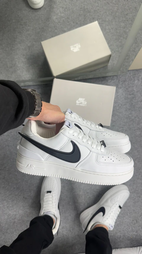 NIKE AIR FORCE X AMBUSH BRANCO/PRETO