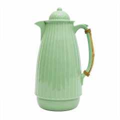 Garrafa térmica celadon com alça de bambu