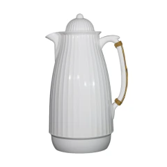 Garrafa térmica branca com alça de bambu