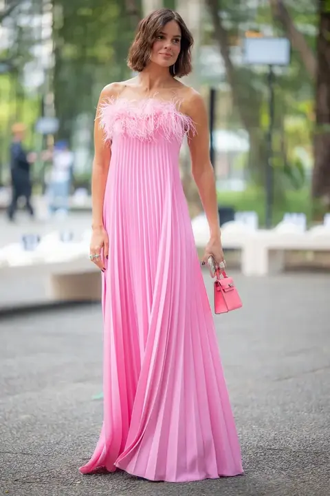 VESTIDO LONGO PLISSADO PLUMAS