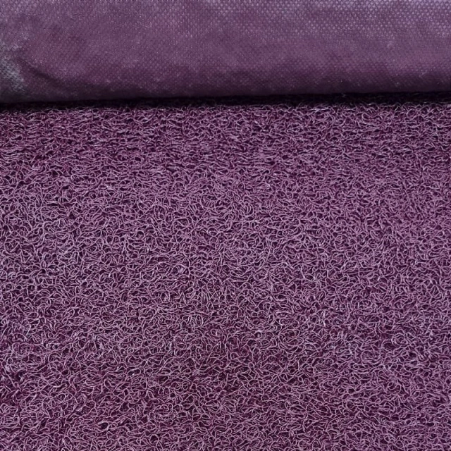 Detalhe da superfície do capacho de vinil vinho