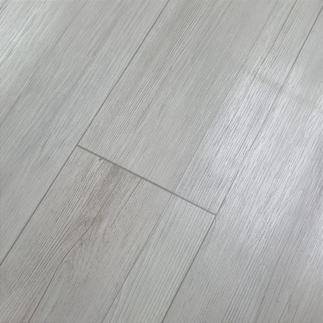 Piso vinílico em manta cinza fosco instalado em uma sala