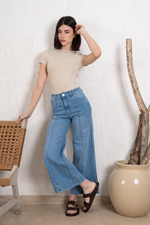 VALU | WIDE LEG JEAN TIRO ALTO CROPPED RECORTE EN DELANTERA, RUEDO ANCHO ISOSTASIA ELASTIZADO