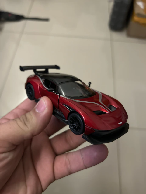 Miniatura Kinsmart Aston Martin Vulcan Colecionável