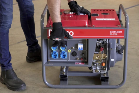 Gerador à Diesel 2,2Kva Monofásico Partida Manual BD2500 Branco