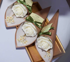 Buquê Vela Aromática Rosa Branca lembrancinhas - Personalizadas - comprar online