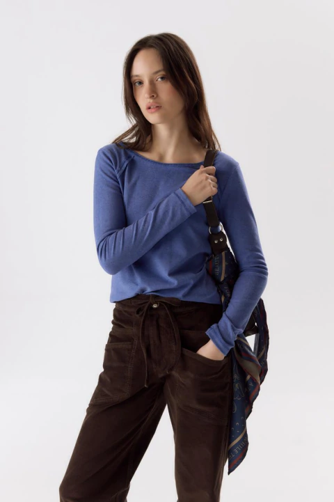 Remera Cassia de manga larga con cuello bote