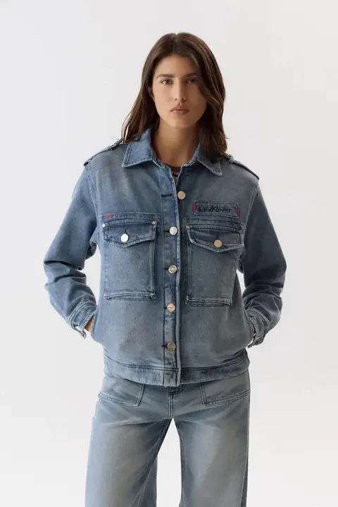 CAMPERA GENTIANA BORDADO EN EL FRENTE