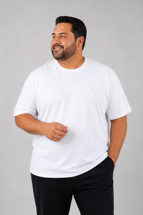 Camiseta Masculina em Algodão Básica Branca na internet