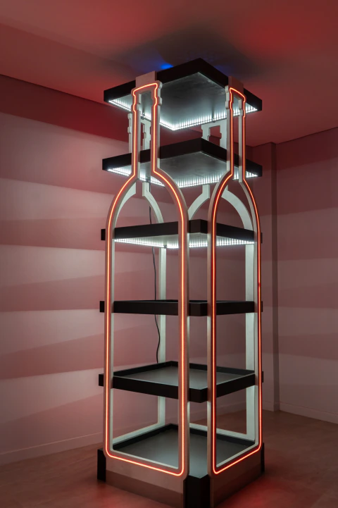 Exhibidor vinoteca central 0.65x0.65x2m