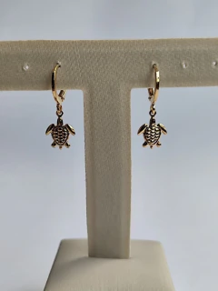 BRINCO DE ARGOLA TARTARUGA | BANHADO A OURO - comprar online