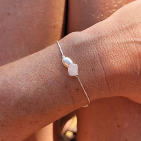 Pulseira Maré de Amor - Quartzo Rosa, Pérola Natural e Prata 925