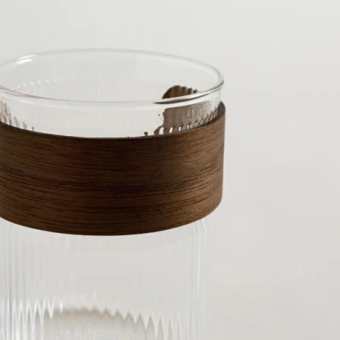 Mug de Vidrio Japandí con Guarda de Madera Barton (380 ml)