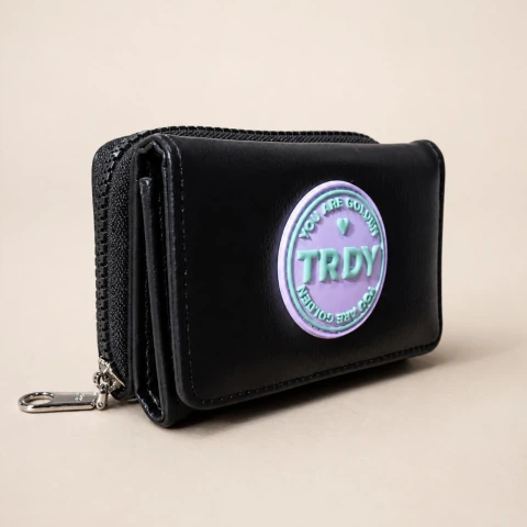 Billetera Mediana Trendy Negra Con Aplique Circular TRDY - Dolce Vita