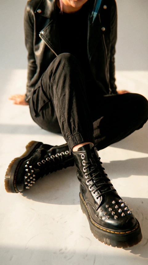 Coturno Estilo Inglês Verniz Preto Spike Punk - loja online