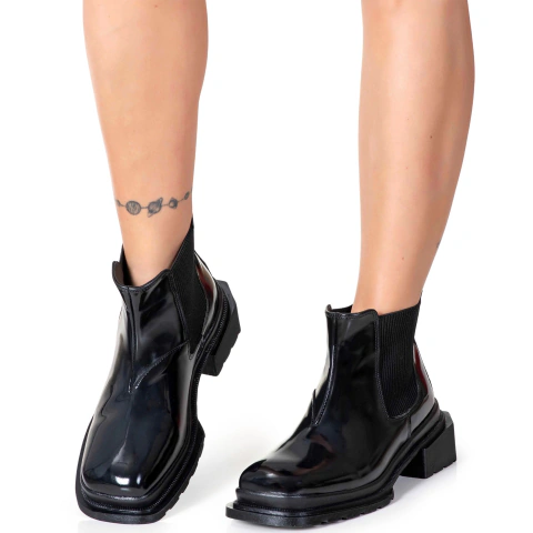 Bota Chelsea Cano Baixo Toledo Verniz Preto na internet