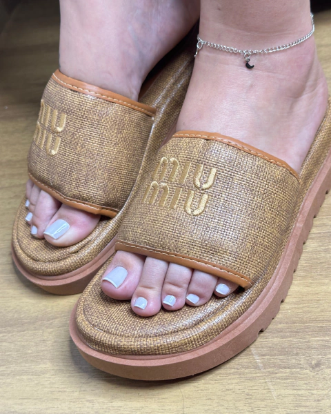 Papete MiuMiu Caramelo